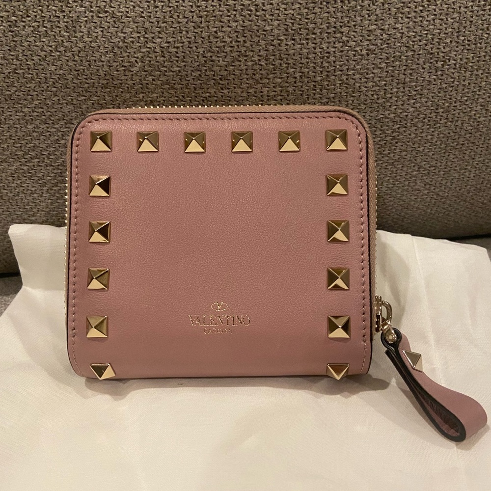 New Valentino Garavani Pink Mauve Wallet with Gold Studs